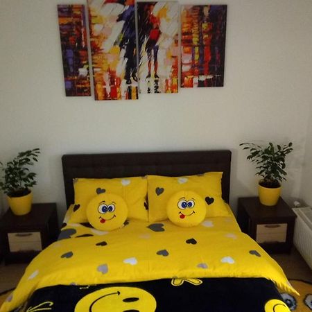 Positive Smile Studio Apartment In The Colorful Comfort Town Residental Complex. Kt-06. Киев Екстериор снимка